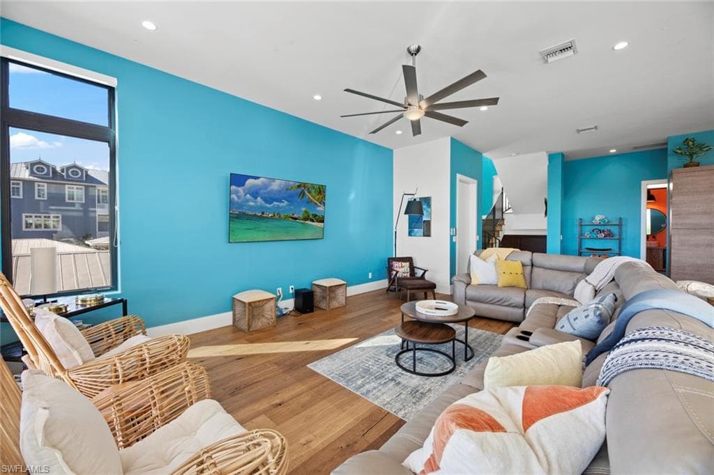 250 Crescent ST, FORT MYERS BEACH FL 33931-4