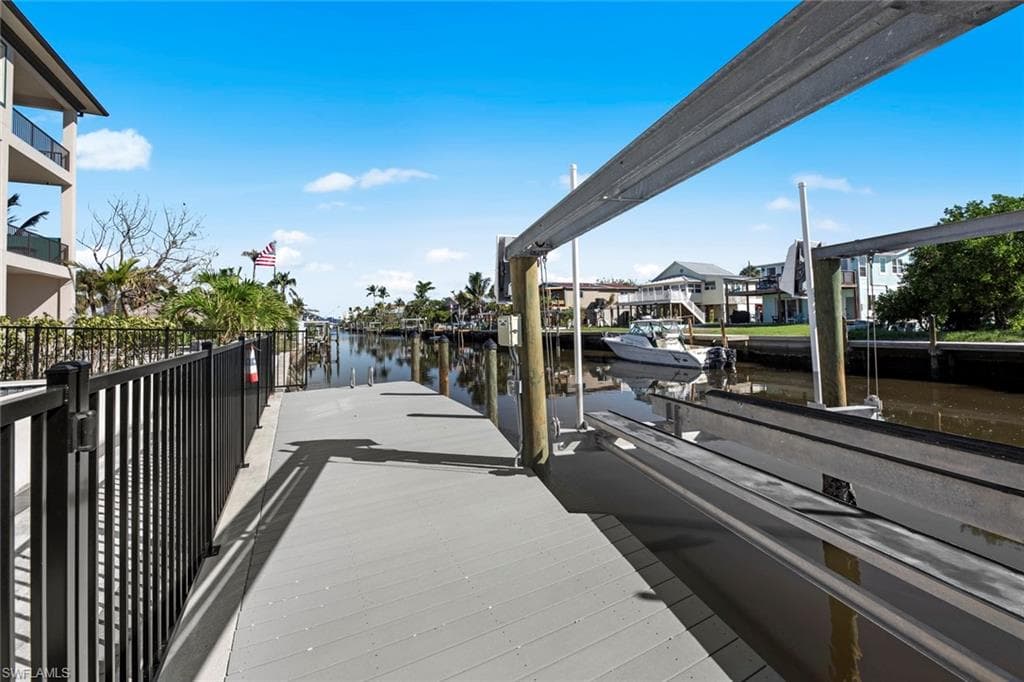250 Crescent ST, FORT MYERS BEACH FL 33931-43
