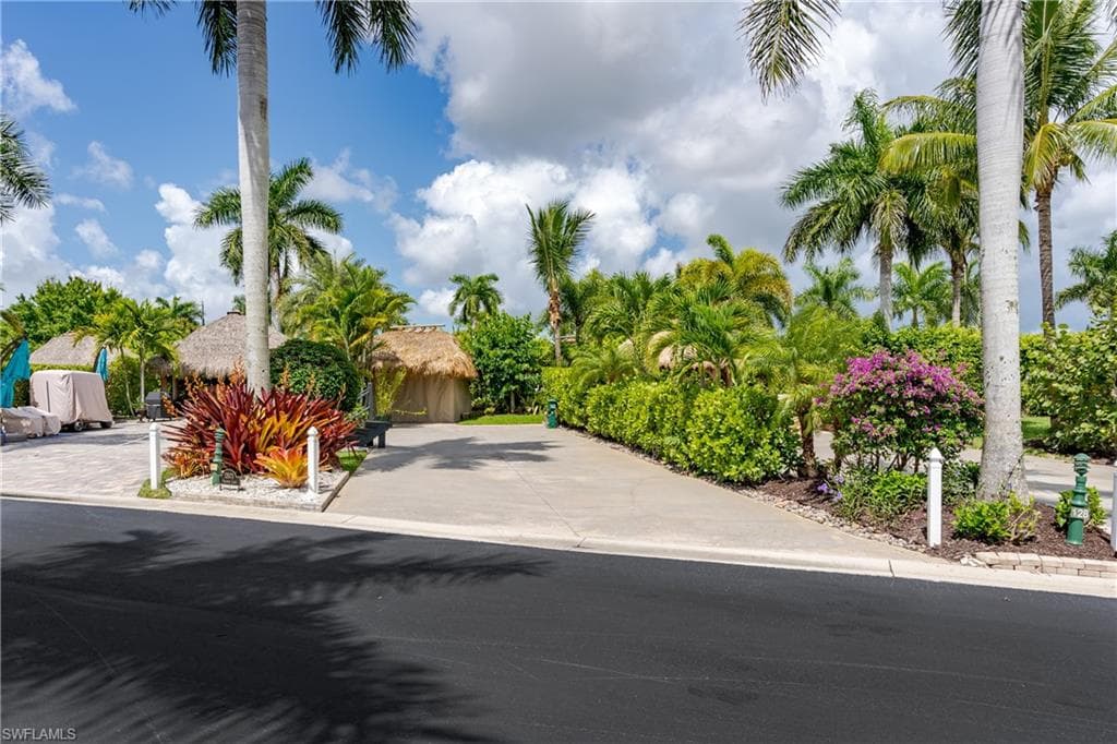 13573 Snapper LN, NAPLES FL 34114-2