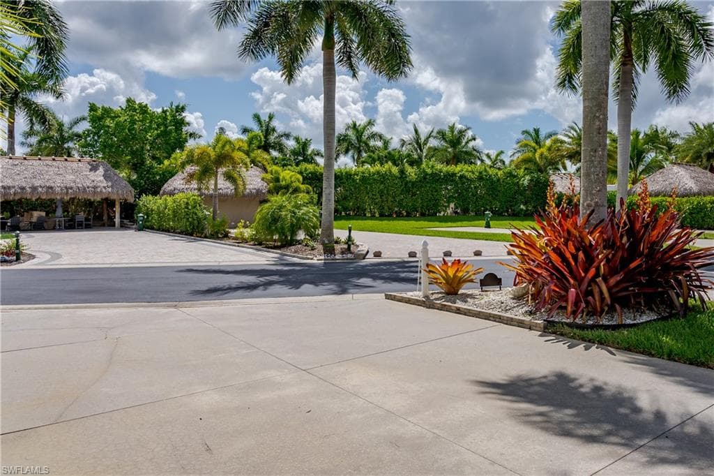 13573 Snapper LN, NAPLES FL 34114-27