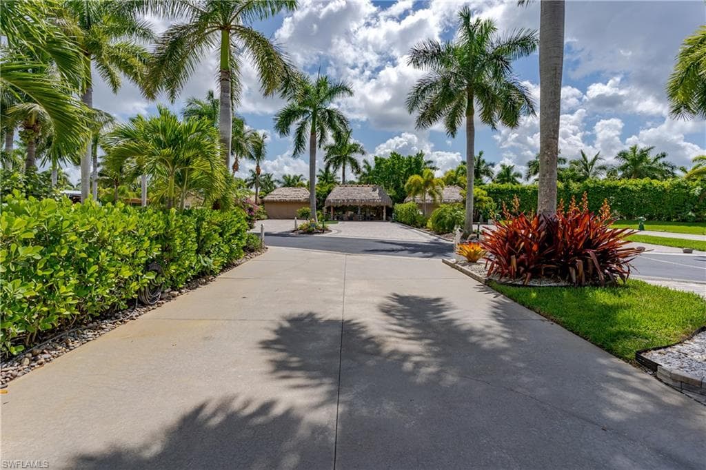 13573 Snapper LN, NAPLES FL 34114-24