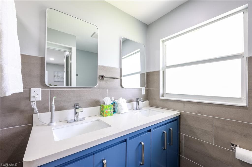 3505 SE 16th PL, CAPE CORAL FL 33904-22
