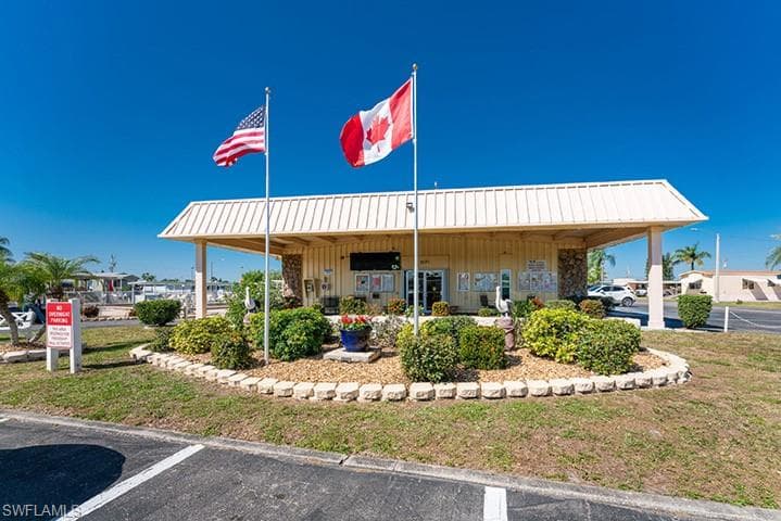 3172 Pluto CIR, NORTH FORT MYERS FL 33903-13