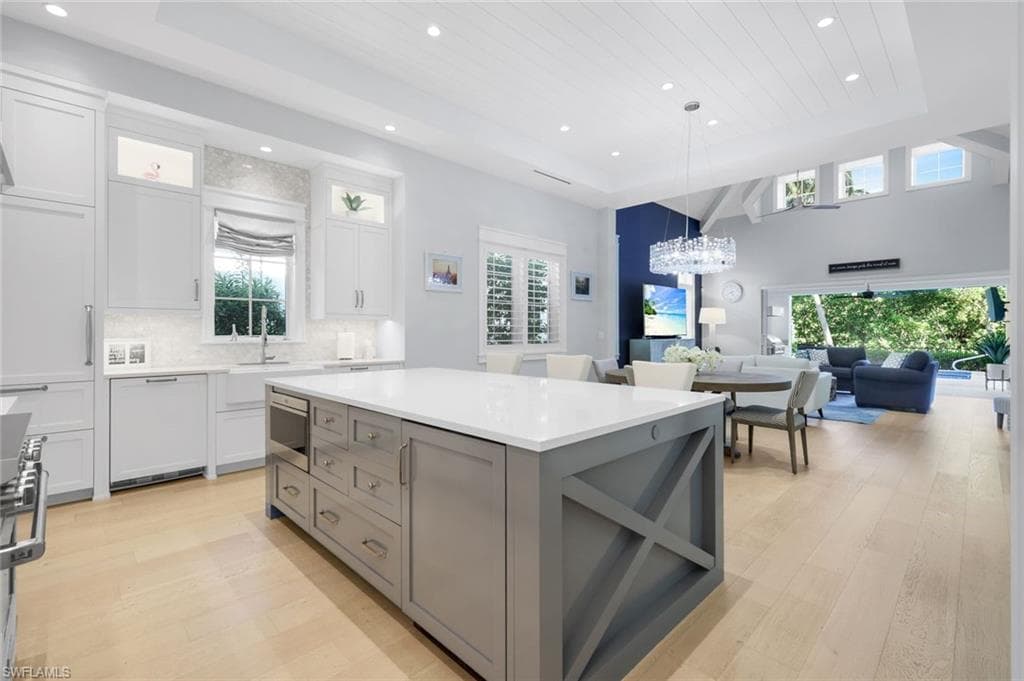 1463 2nd AVE S, NAPLES FL 34102-11
