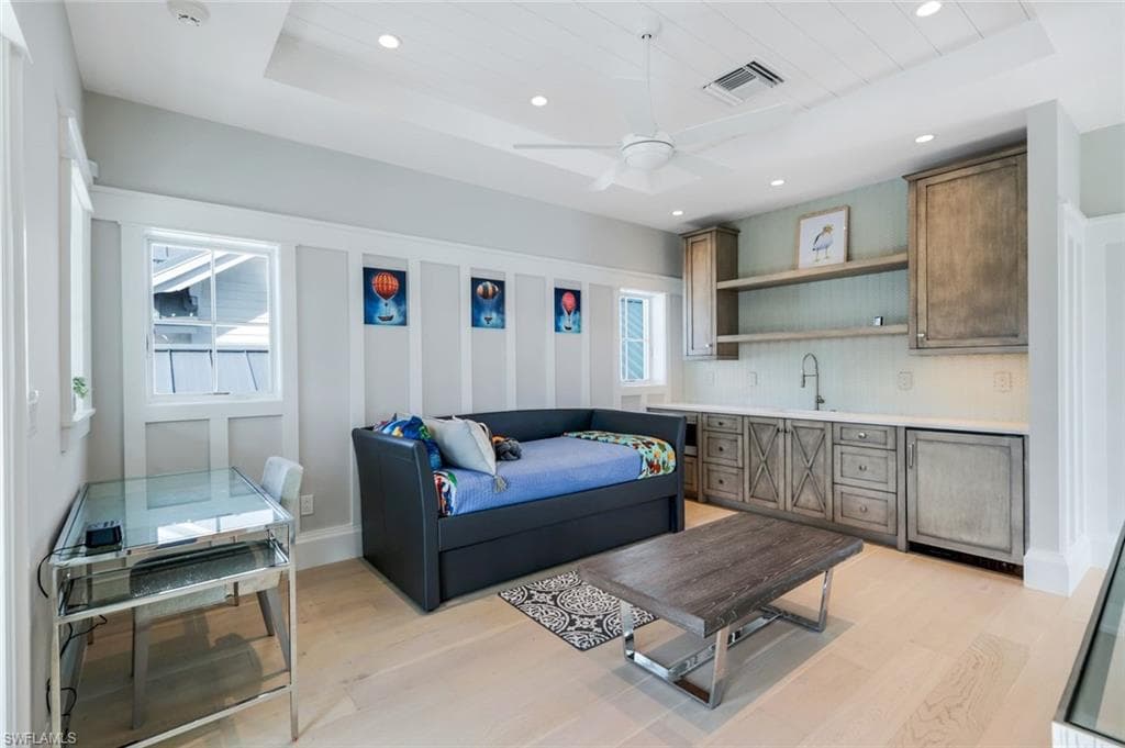 1463 2nd AVE S, NAPLES FL 34102-25