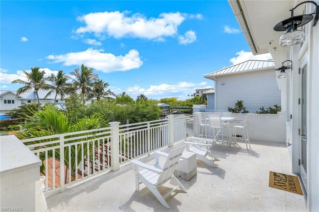 1463 2nd AVE S, NAPLES FL 34102-32