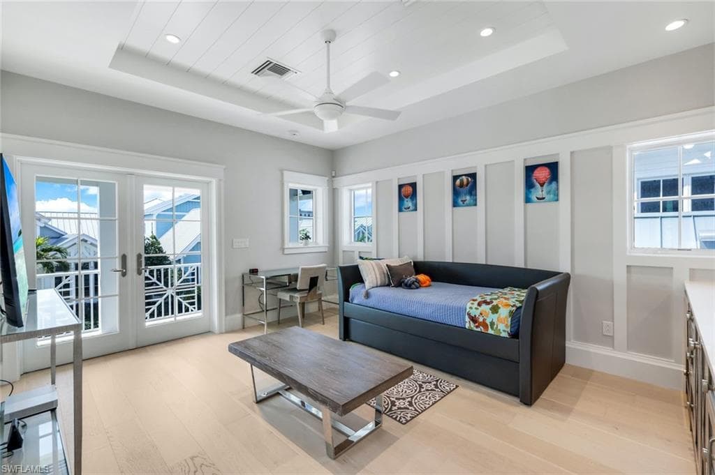 1463 2nd AVE S, NAPLES FL 34102-24