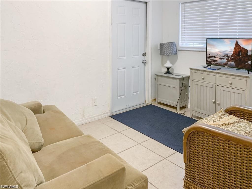 2748 Orange ST, FORT MYERS FL 33916-7
