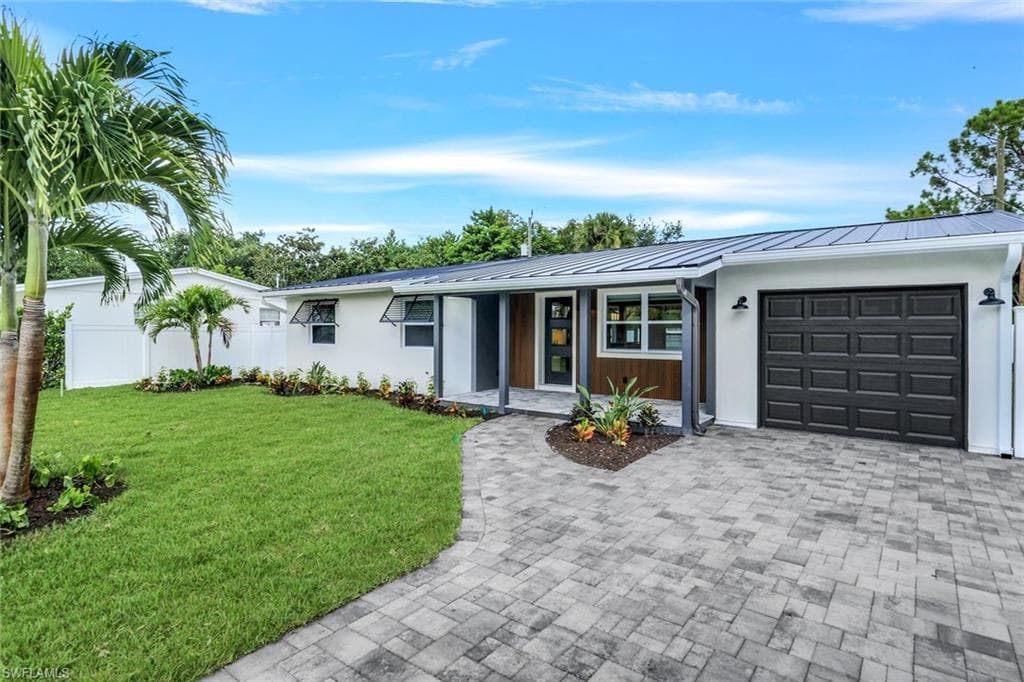 975 22nd AVE N, NAPLES FL 34103-1