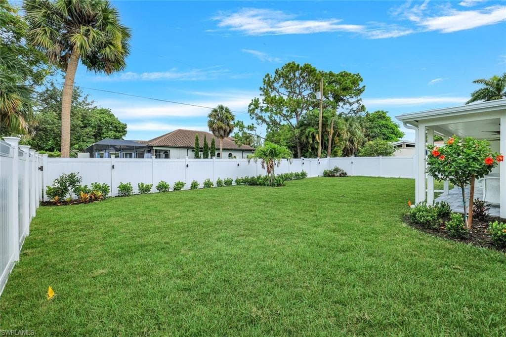 975 22nd AVE N, NAPLES FL 34103-25