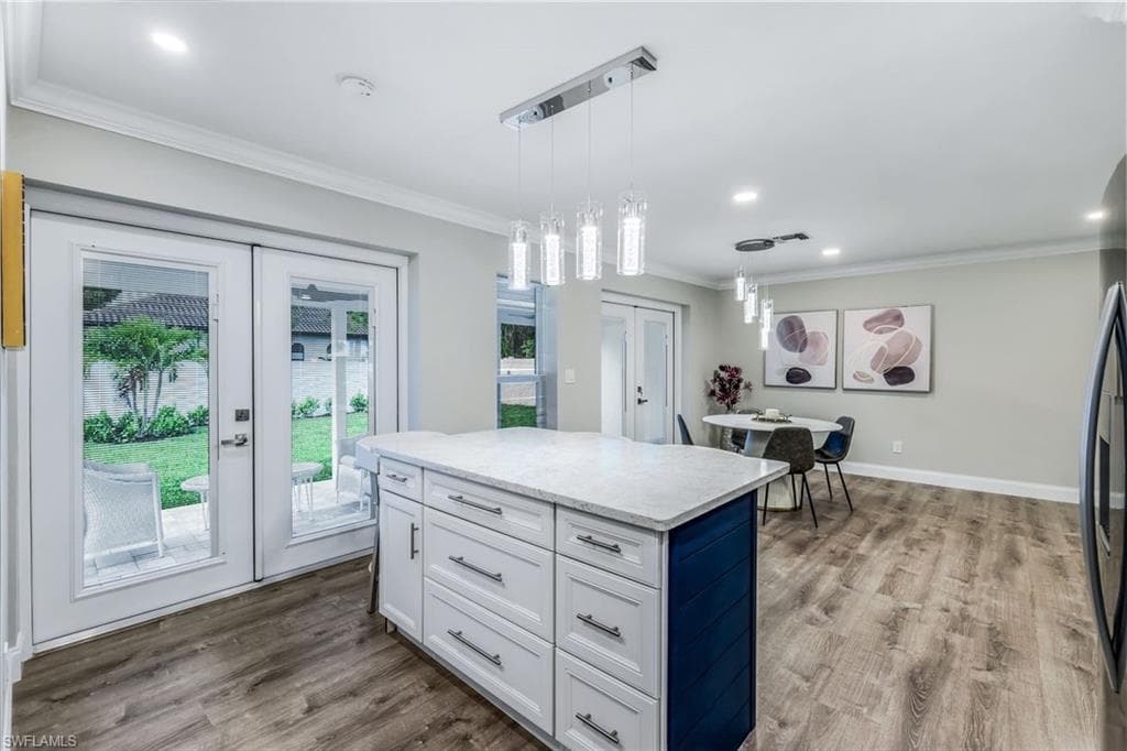 975 22nd AVE N, NAPLES FL 34103-10