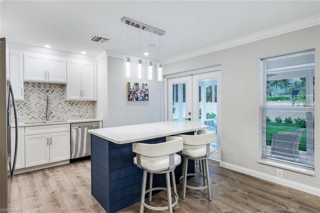 975 22nd AVE N, NAPLES FL 34103-7