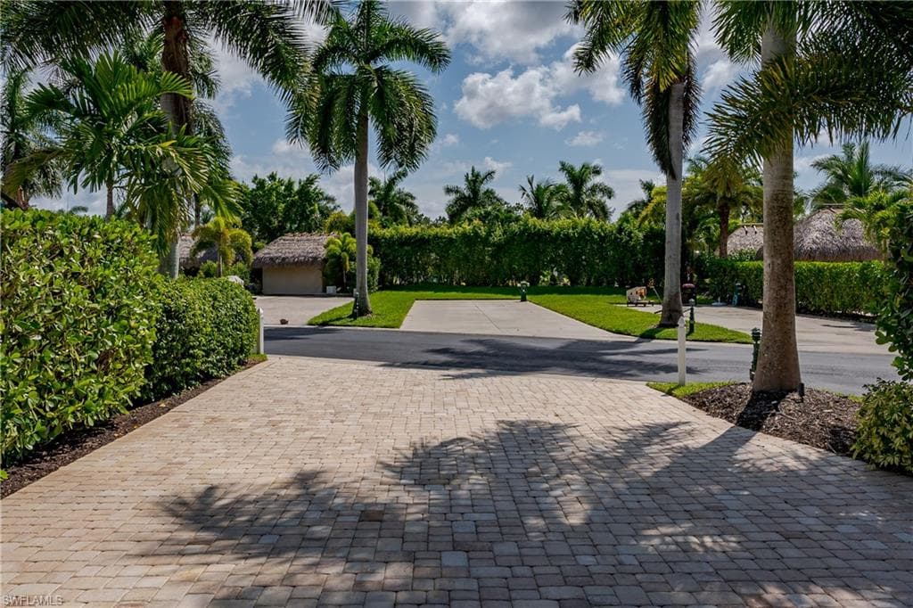 13565 Snapper LN, NAPLES FL 34114-11