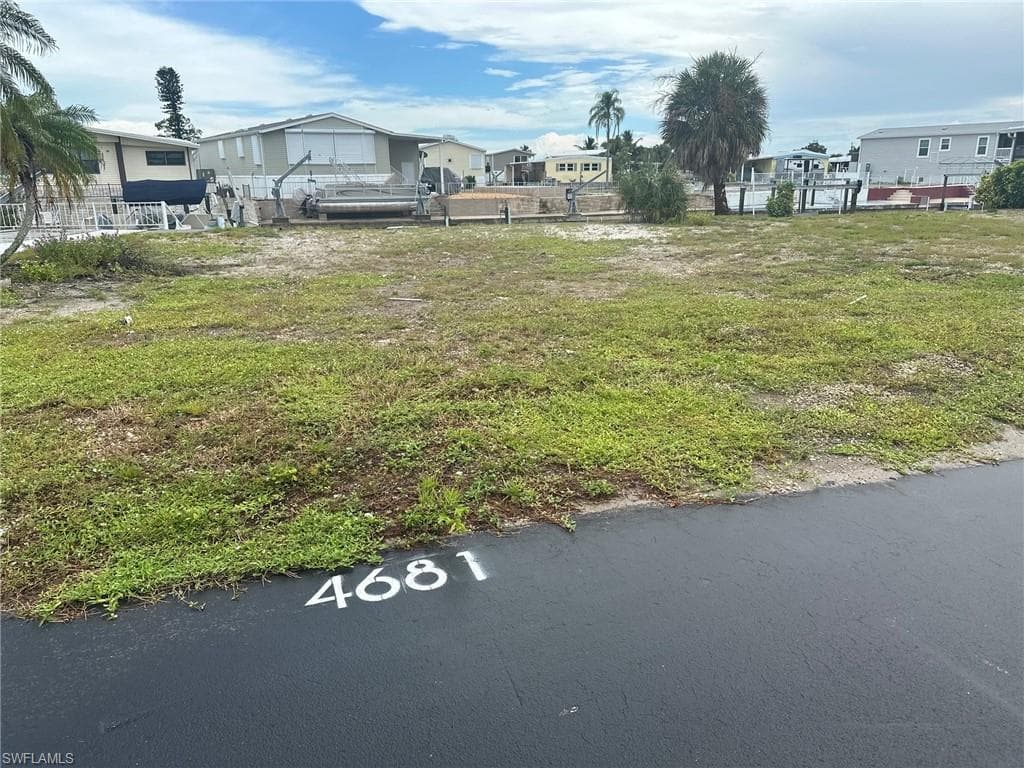 4681 Lahaina LN, BONITA SPRINGS FL 34134-1