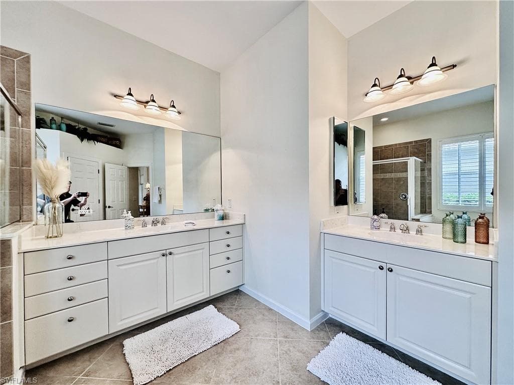 16152 Parque LN-17