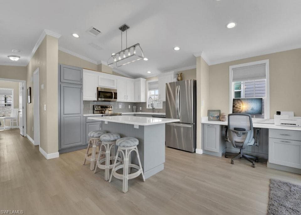 54 Oyster Bay LN, FORT MYERS BEACH FL 33931-2