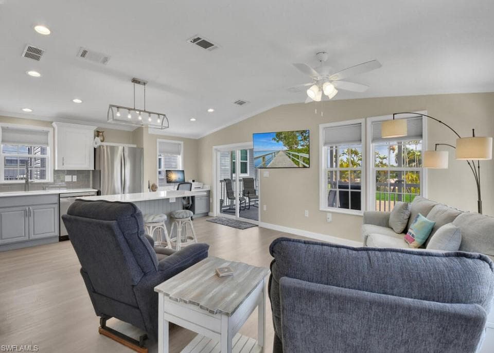 54 Oyster Bay LN, FORT MYERS BEACH FL 33931-4