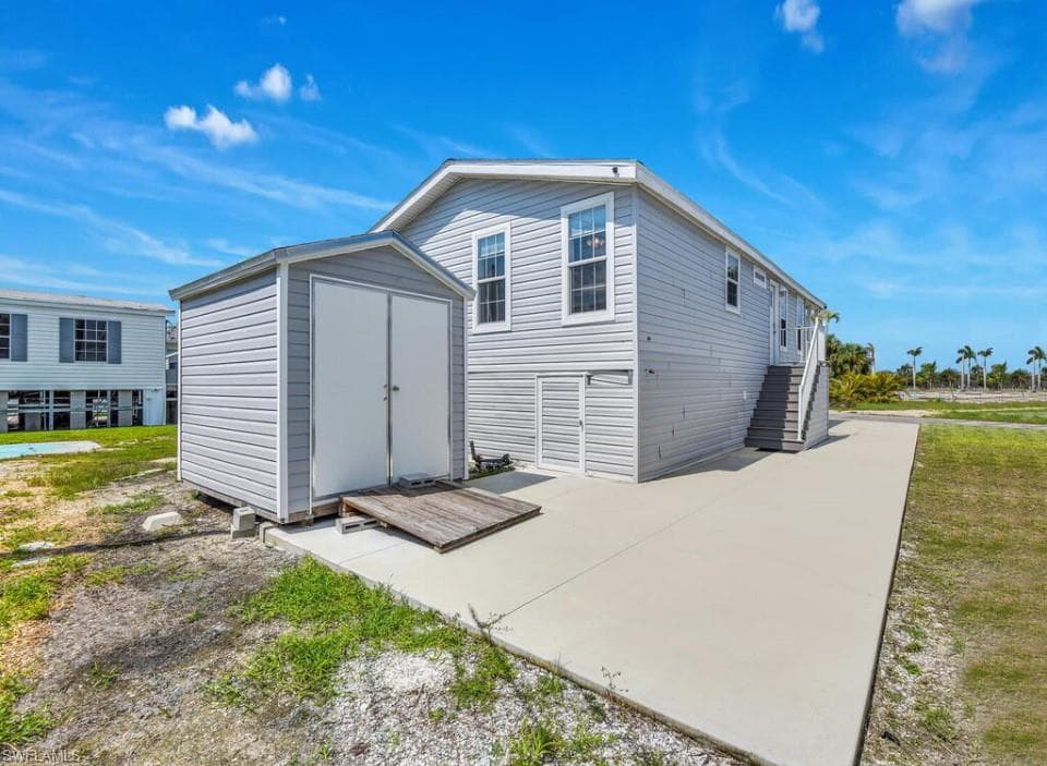 54 Oyster Bay LN, FORT MYERS BEACH FL 33931-19