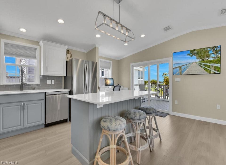 54 Oyster Bay LN, FORT MYERS BEACH FL 33931-3