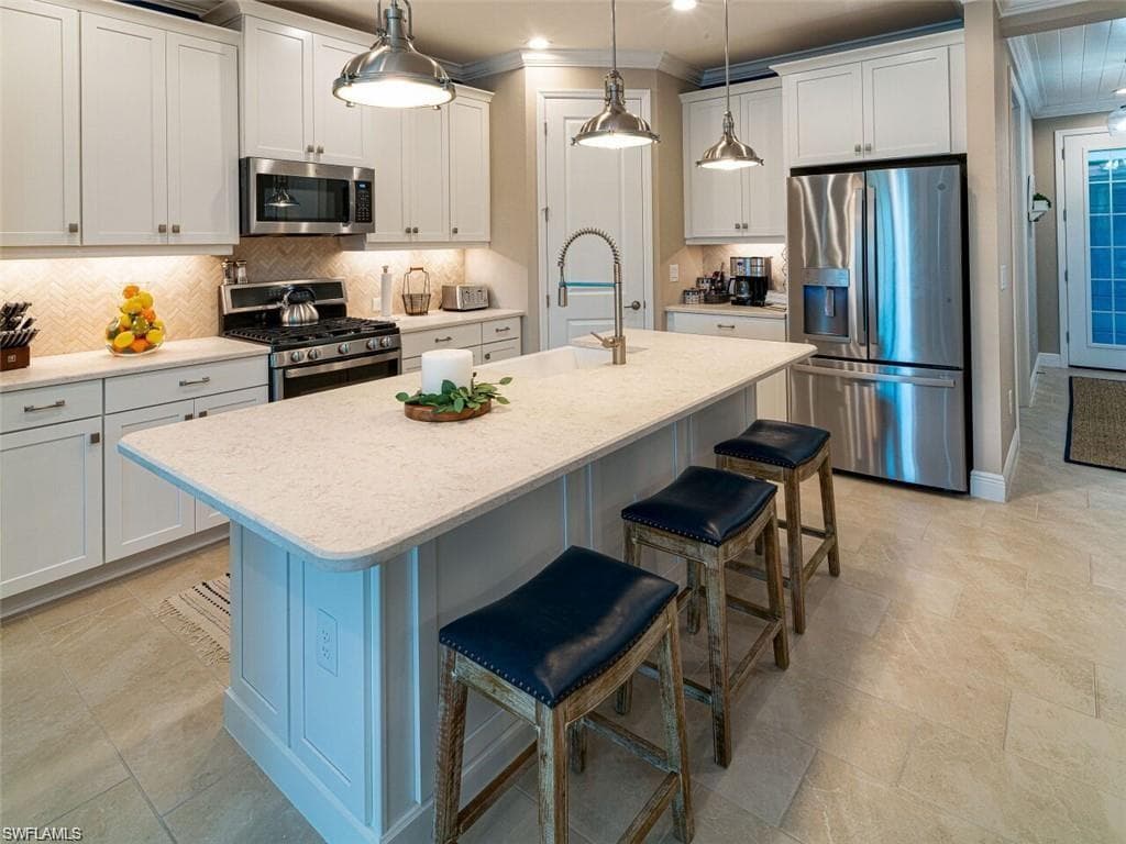 2279 Marquesa CIR, NAPLES FL 34112-3
