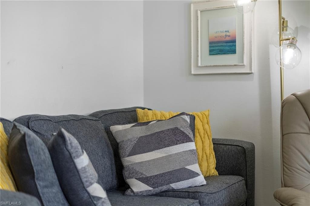 83 7th ST, BONITA SPRINGS FL 34134-40