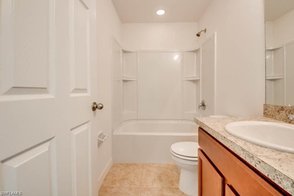 747 Center Lake ST, LEHIGH ACRES FL 33974-5