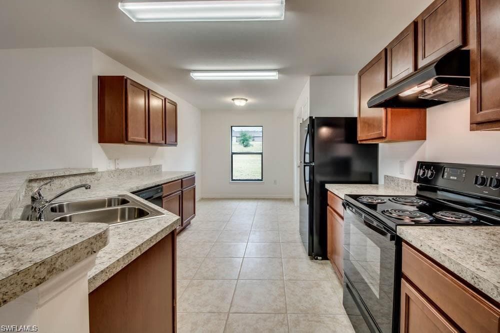 747 Center Lake ST, LEHIGH ACRES FL 33974-2