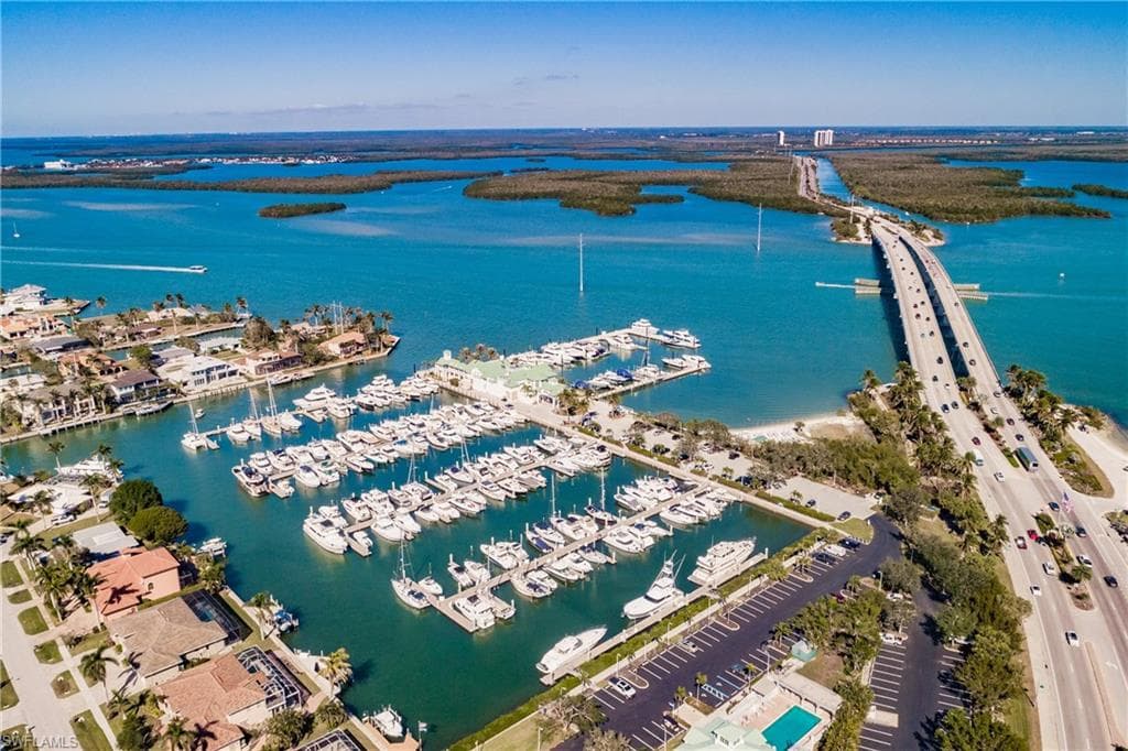 935 Whiskey Creek DR, MARCO ISLAND FL 34145-17