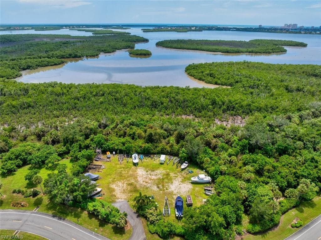 935 Whiskey Creek DR, MARCO ISLAND FL 34145-7