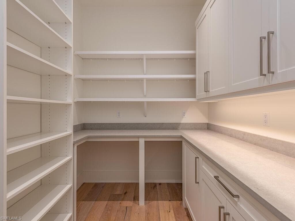 9099 The LN, NAPLES FL 34109-13