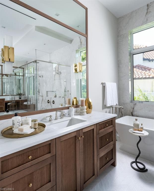 3131 Gin LN, NAPLES FL 34102-10