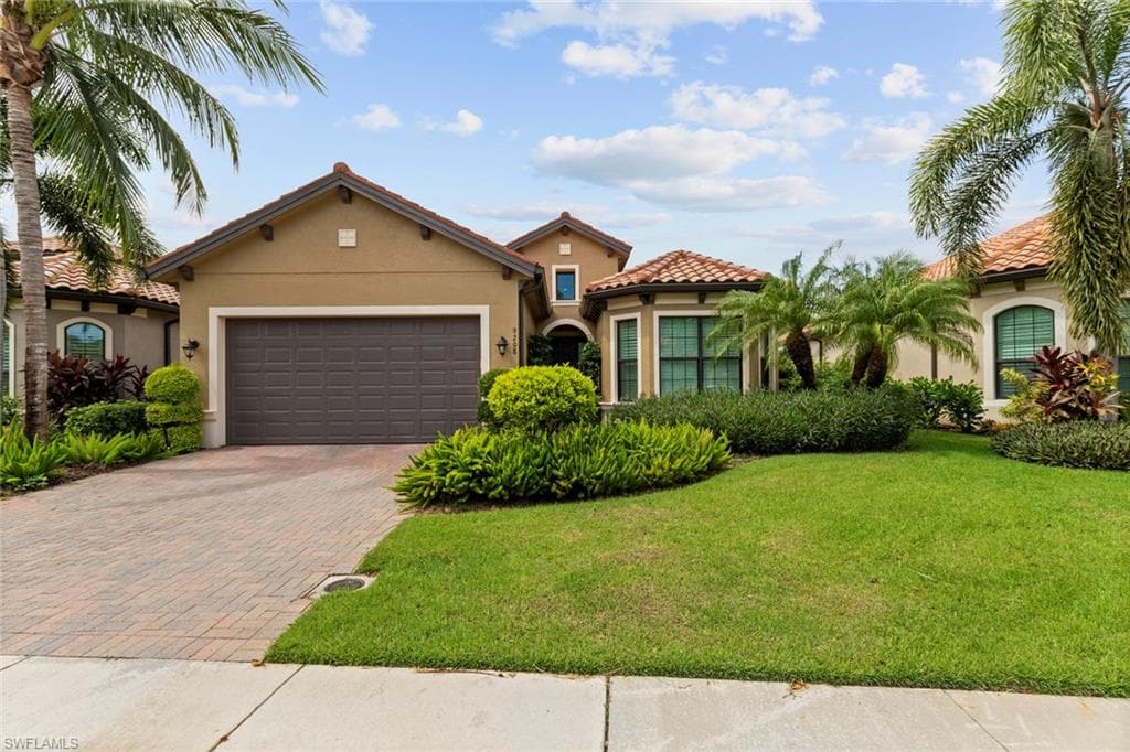 9208 Isla Bella CIR, BONITA SPRINGS FL 34135-2