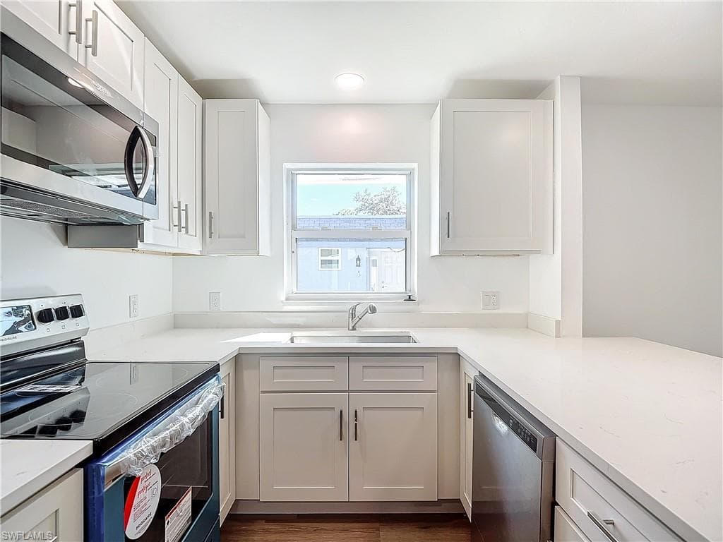 375 CARNABY CT # 54, NAPLES FL 34112-27