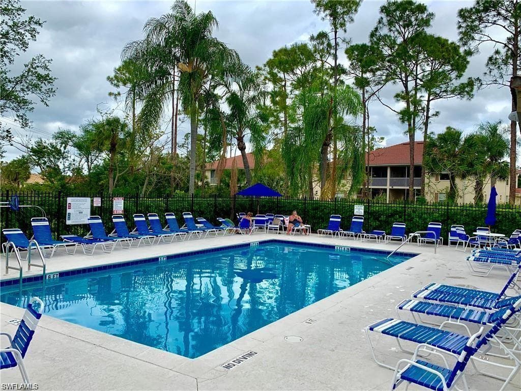 517 Robin Hood CIR # 102, NAPLES FL 34104-6