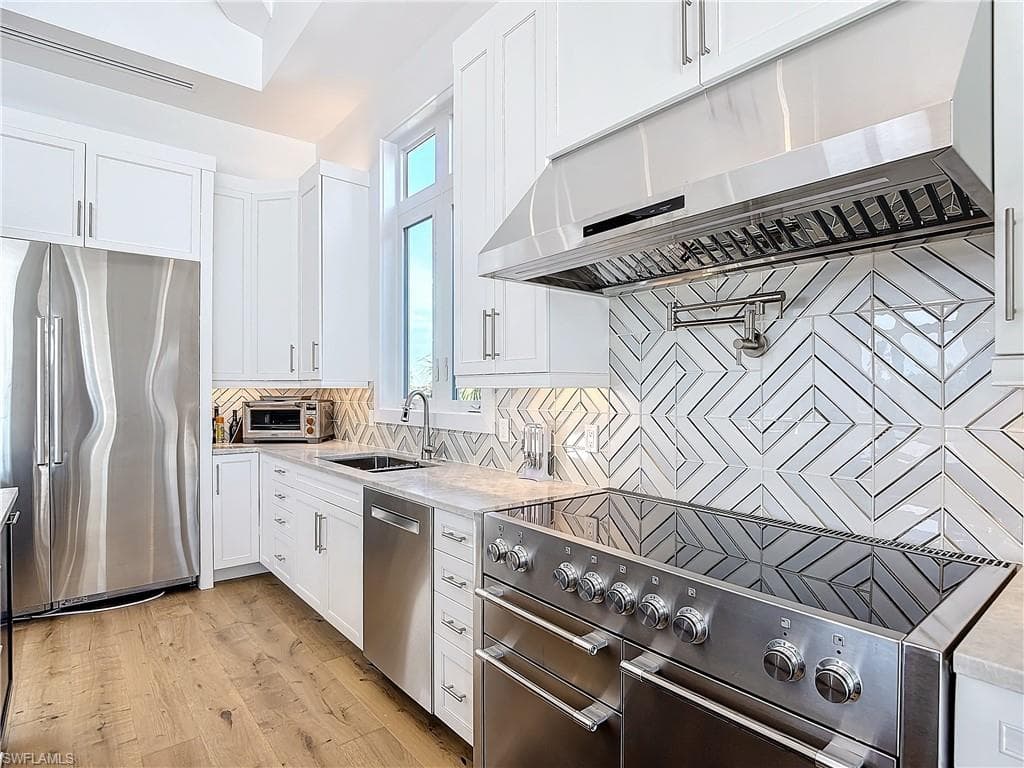 9345 Dimmick DR, SANIBEL FL 33957-5