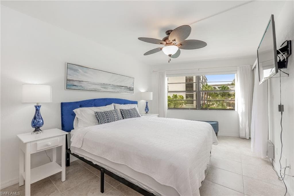 1007 Anglers CV # J204, MARCO ISLAND FL 34145-7