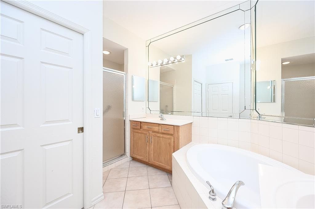 7670 Meadow Lakes DR # 1501, NAPLES FL 34104-8