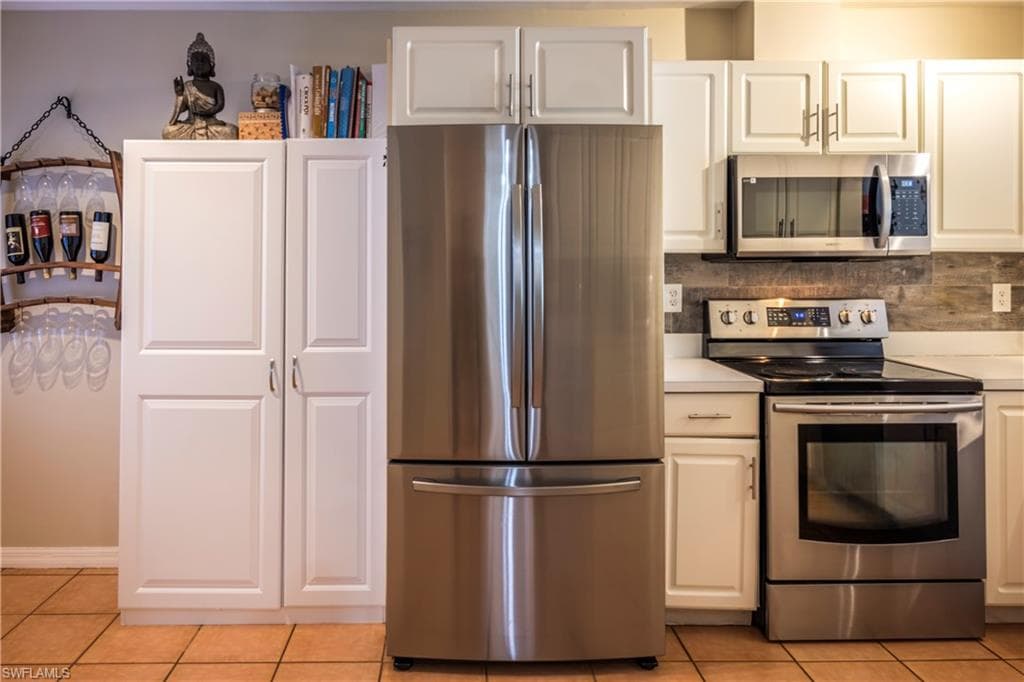 212 Sabal Lake DR, NAPLES FL 34104-8