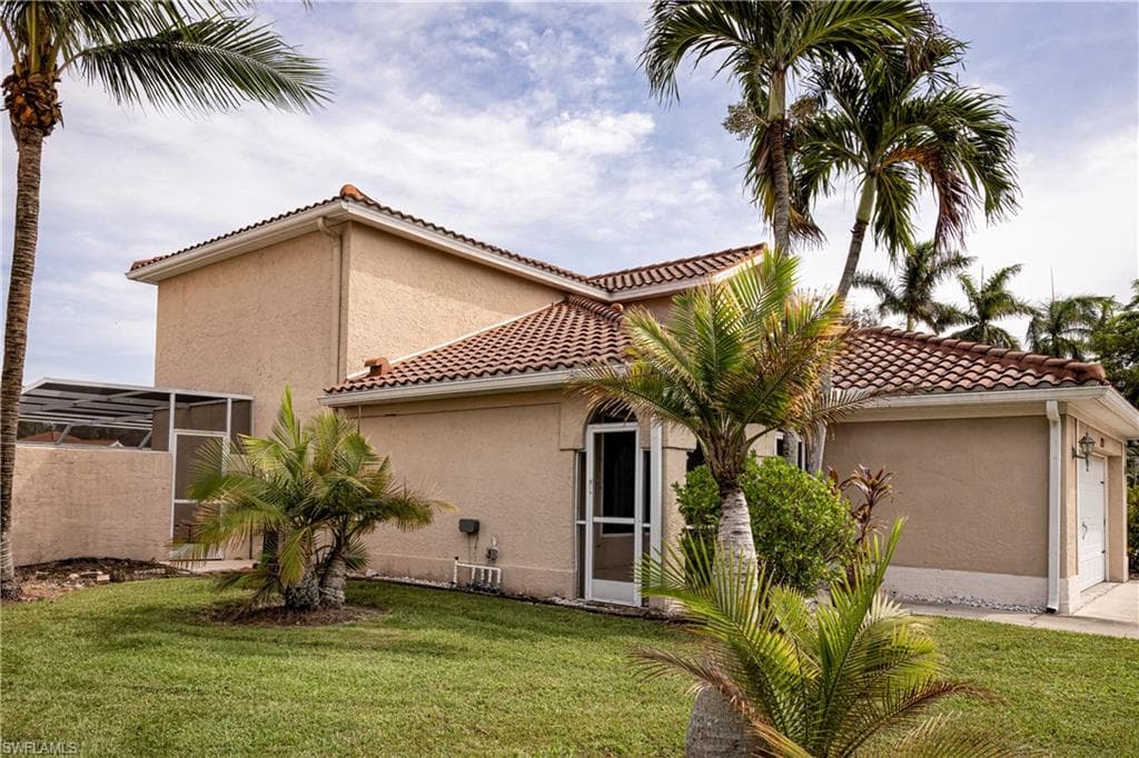 212 Sabal Lake DR, NAPLES FL 34104-33