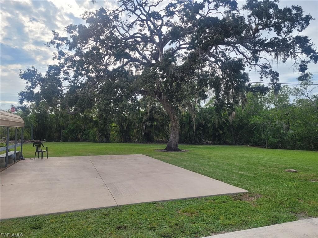 859 Manatee RD, NAPLES FL 34114-22