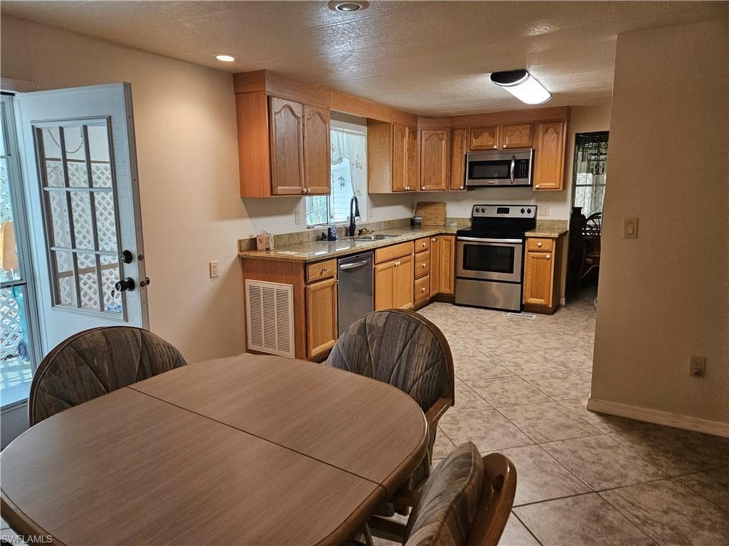 859 Manatee RD, NAPLES FL 34114-13