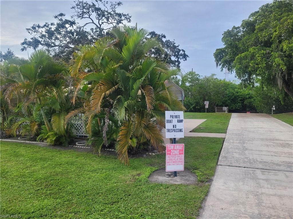 859 Manatee RD, NAPLES FL 34114-20