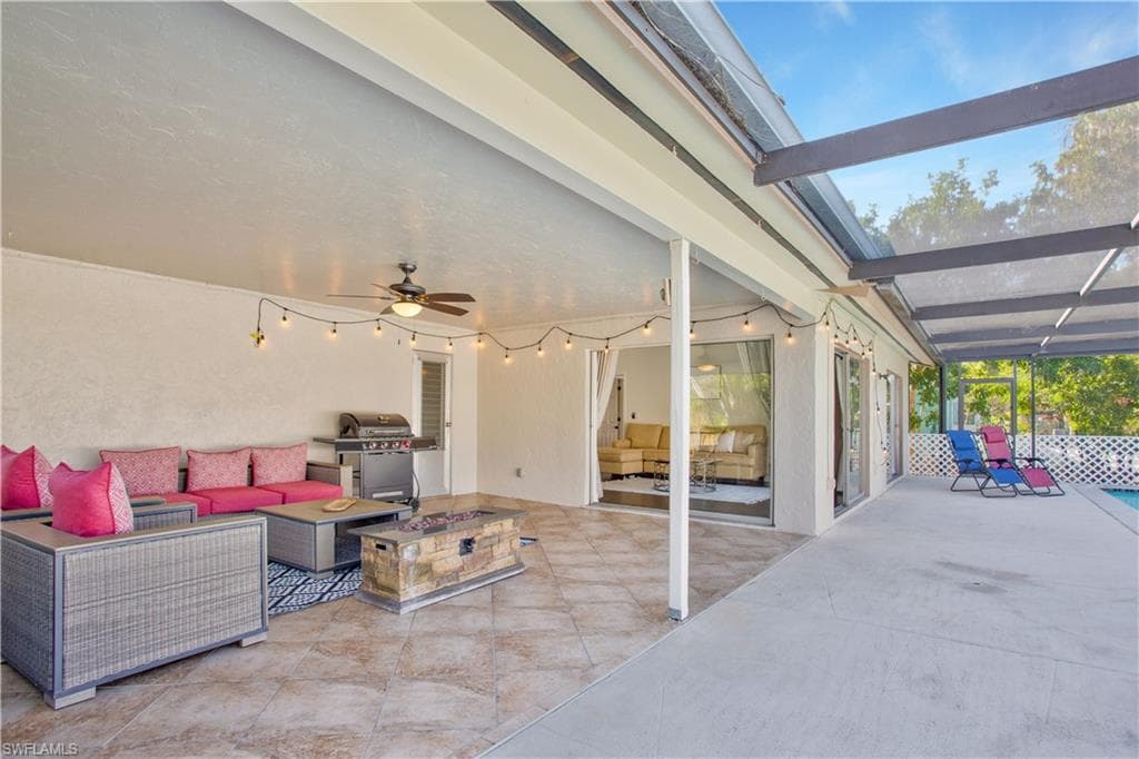 1039 Cardinal ST, NAPLES FL 34104-25