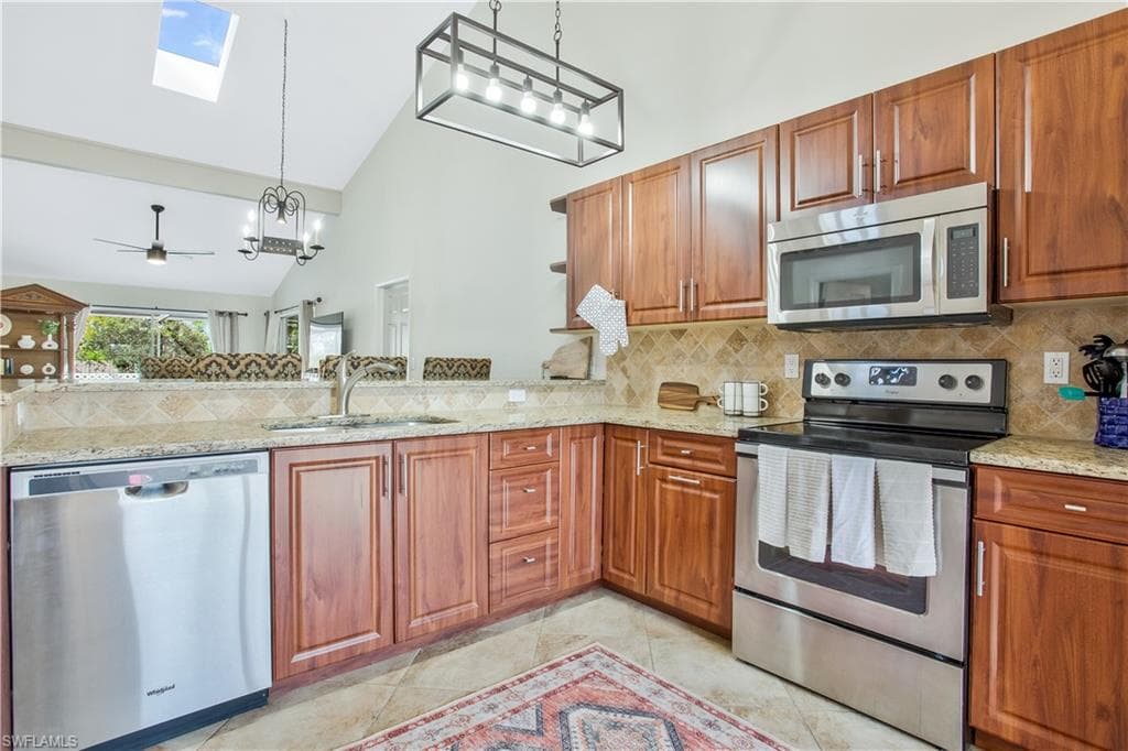 1039 Cardinal ST, NAPLES FL 34104-8