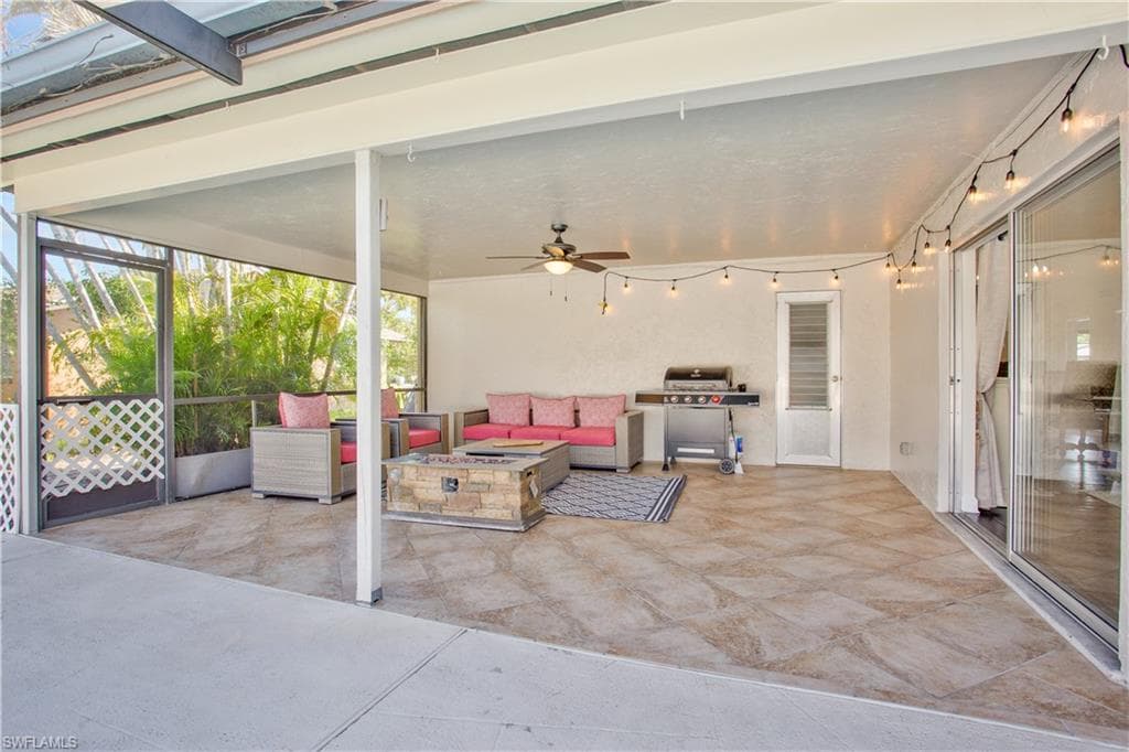 1039 Cardinal ST, NAPLES FL 34104-23