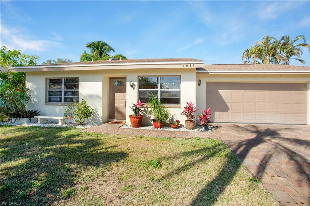 1039 Cardinal ST, NAPLES FL 34104-28
