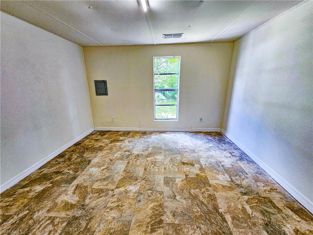 571 E Lincoln AVE, LABELLE FL 33935-23