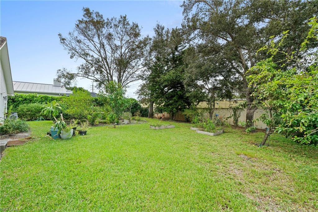 8139 Las Palmas WAY, NAPLES FL 34109-21