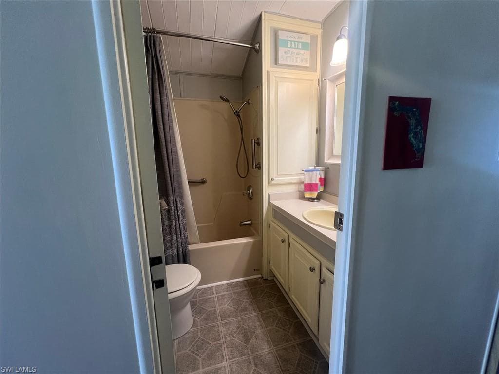 3241 Ott LN, BONITA SPRINGS FL 34134-7