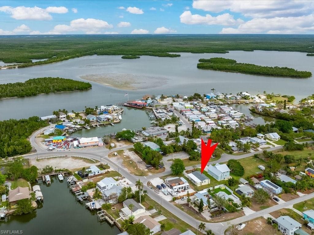 340 Pear Tree AVE, GOODLAND FL 34140-1